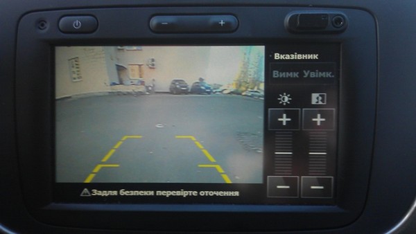 Установка камеры заднего вида Renault Sandero