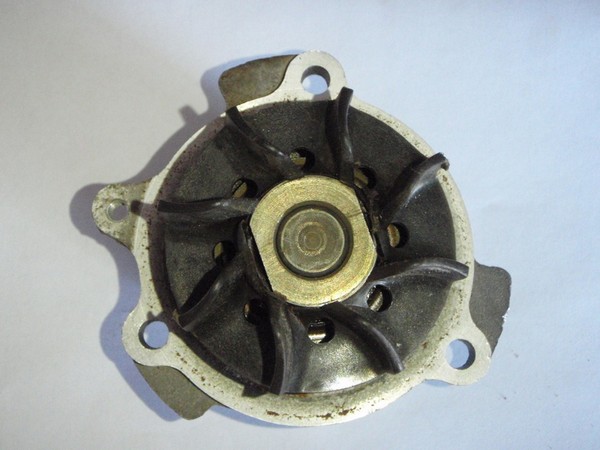 Греется двигатель Приоры - одна из причин–провернуло крыльчатку помпы.