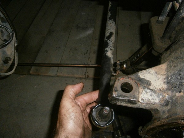 Ремонт опоры левого поворотного кулака военного моста УАЗ 3303