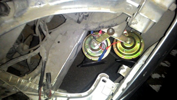 Замена звукового сигнала Ford Focus 1