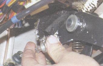 статья про замена троса привода выключения сцепления на автомобилях ваз 2108, ваз 2109, ваз 21099