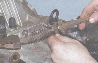 статья про замена троса привода выключения сцепления на автомобилях ваз 2108, ваз 2109, ваз 21099