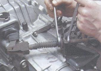 статья про замена троса привода выключения сцепления на автомобилях ваз 2108, ваз 2109, ваз 21099