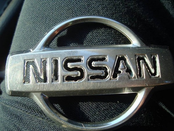 Подсветка логотипа Nissan Sunny