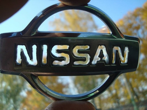 Подсветка логотипа Nissan Sunny