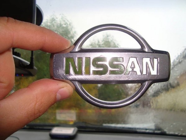 Подсветка логотипа Nissan Sunny