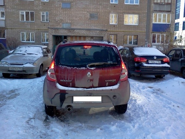 Установка дополнительного стоп-сигнала на Renault Sandero