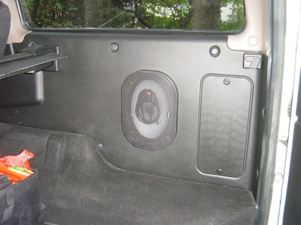  Установка задних колонок в боковины багажника УАЗ Patriot