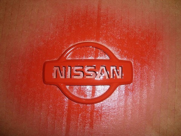 Подсветка логотипа Nissan Sunny