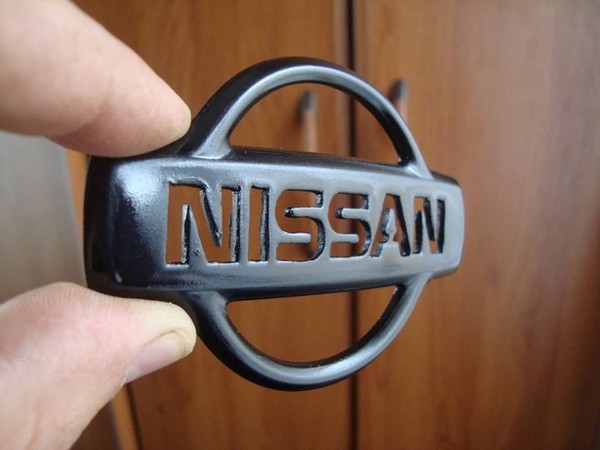 Подсветка логотипа Nissan Sunny