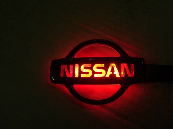 Подсветка логотипа Nissan Sunny