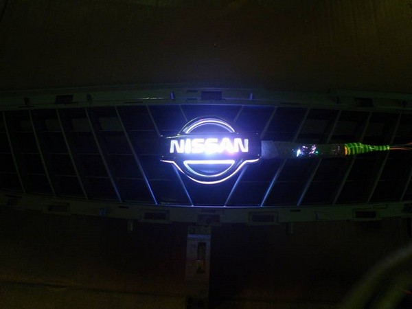 Подсветка логотипа Nissan Sunny