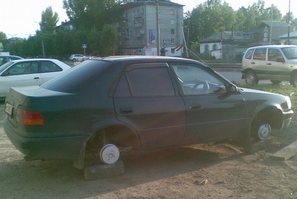 Покраска дисков светящейся в темноте краской для Toyota Corolla 110 Покраска дисков светящейся в темноте краской для Toyota Corolla 110