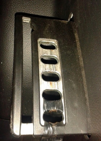 Устранение стука спинки заднего сидения Nissan X-Trail