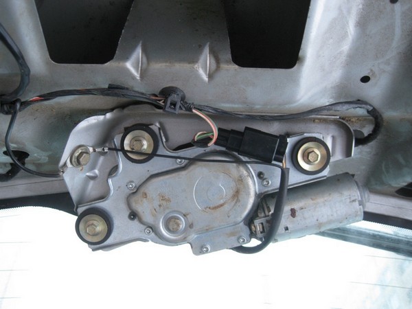 Ремонт моторчика заднего стеклоочистителя Ford Focus 1