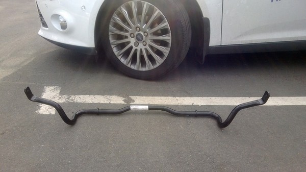 Установка переднего стабилизатора подвески в Ford Focus 3 от ФФ ST