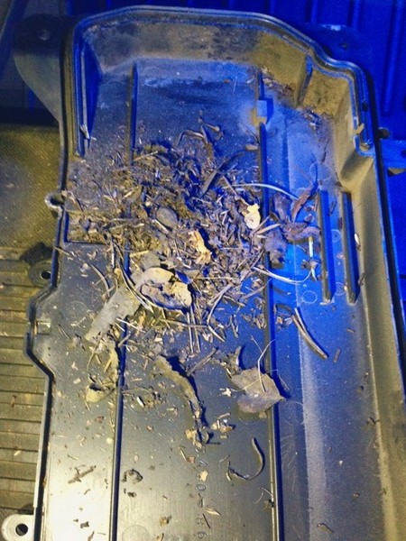 Замена салонного фильтра в Toyota Land Cruiser 100