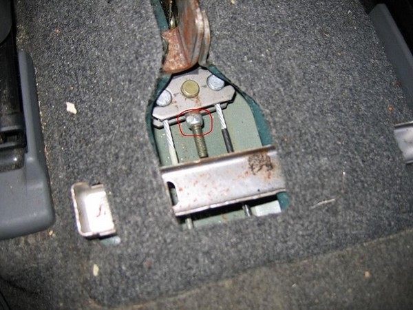 Подтягивание ручника Suzuki Grand Vitara 2