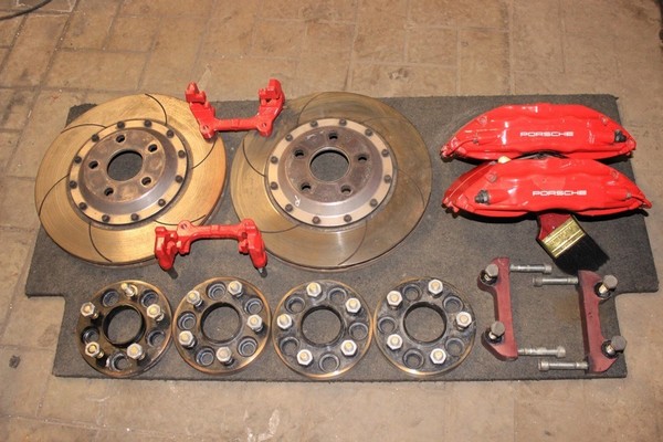 Установка четырехпоршневой тормозной системы Brembo в Ford Focus 2