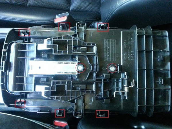 Устранение скрипов передних сидений и люфта подлокотника в Honda Accord 7 Устранение скрипов передних сидений и люфта подлокотника в Honda Accord 7