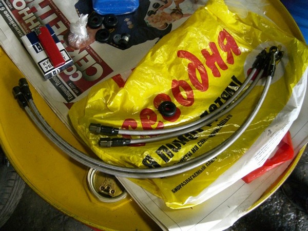 Характеристики армированных тормозных шлангов АвтоСпортТехника 