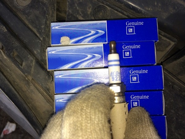 Замена свечей зажигания без снятия коллектора в Chevrolet Captiva