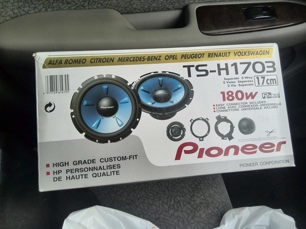 Замена динамиков в передних дверях Toyota Mark II Qualis Замена динамиков в передних дверях Toyota Mark II Qualis