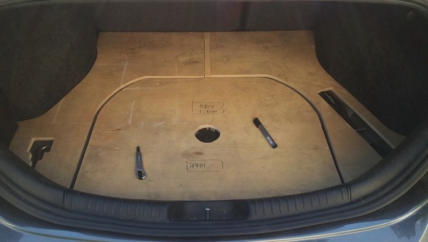 Перенос компонентов акустики Ford Mondeo в багажник