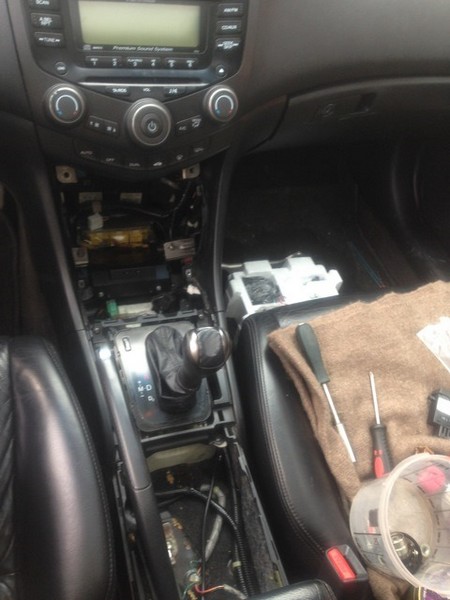 Установка 2Din и 1Din магнитолы, ремонт подсветки штатной магнитолы для Honda Accord 7