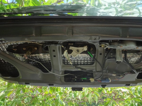 Шумоизоляция пятой двери Toyota Corolla 120