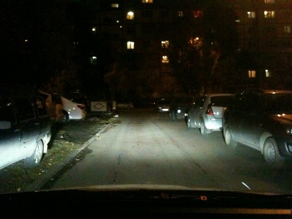 Сравнение би-ксеноновых линз и штатного света Nissan Tiida