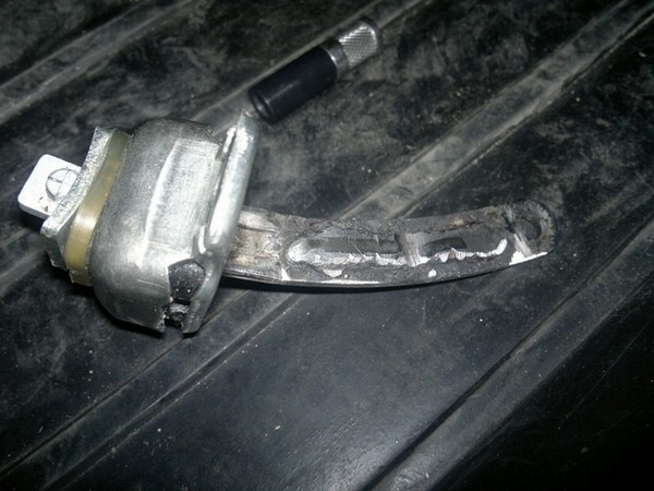 Установка ограничителя открывания двери от Калины в Ладу Приора