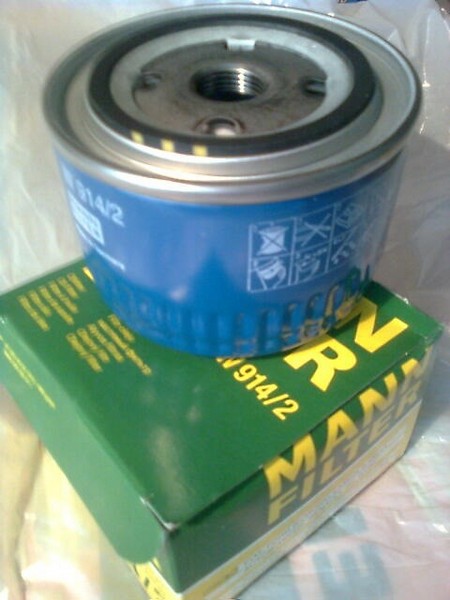 Замена фильтра очистки масла в двигателе Шевроле Нивы (ВАЗ 2123)