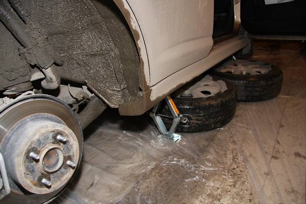 Покраска тормозных суппортов на Nissan Tiida