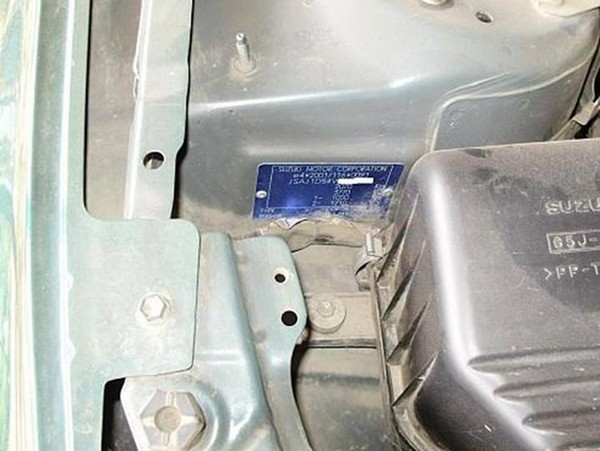 Расположение VIN номера автомобиля Suzuki Grand Vitara New