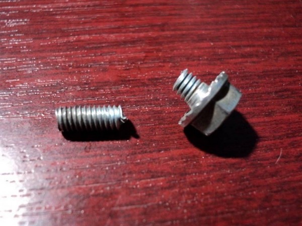 Установка трехуровневого реле-регулятора генератора для Нивы