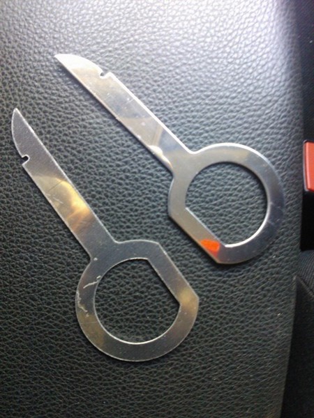 Как снять родную магнитолу в Ford Mondeo 