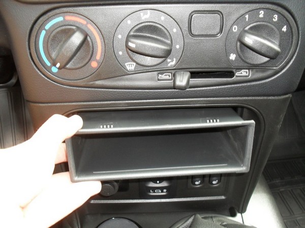 Установка магнитолы в штатное место Шевроле Нивы 