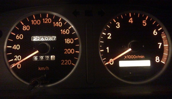Подсветка панели приборов и замена LED диодов центральной консоли Toyota Corolla 110