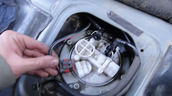 Замена сеточки в бензонасосе Лады Приора