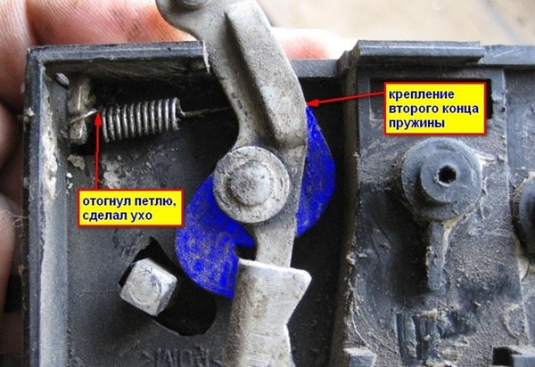 Замена пружины замка и втулок петель двери Шевроле Нивы (ВАЗ 2123)