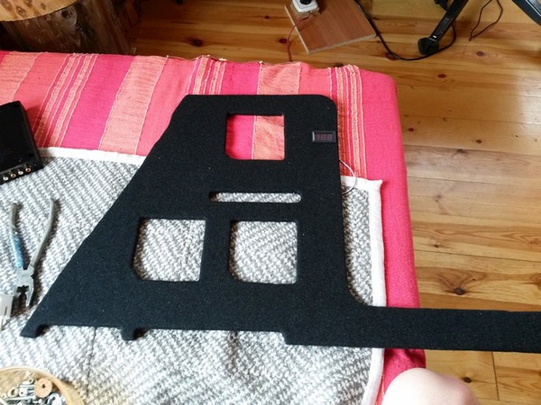 Установка усилителей в багажник Лады Приора