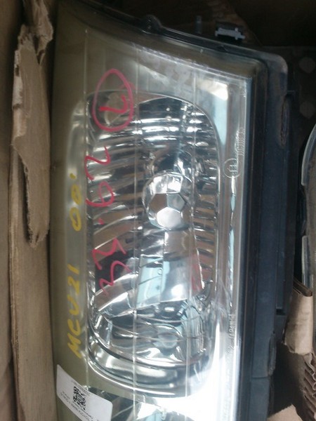 Установка 33-62 оригинальных ксеноновых фар в Toyota Mark II Qualis