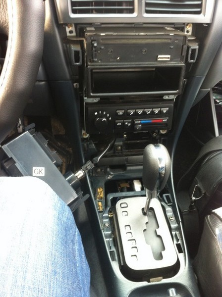 Установка субвуфера или усилителя в Nissan Almera Classic (Supra SRD-T20A) Установка субвуфера или усилителя в Nissan Almera Classic (Supra SRD-T20A)