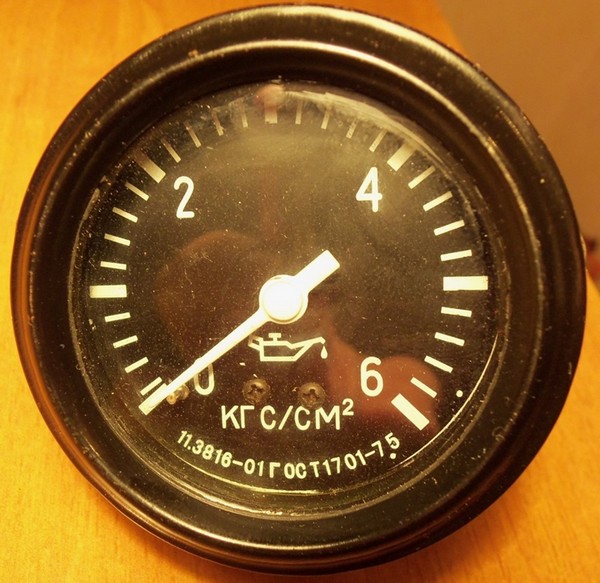 Подготовка к установке механического датчика давления масла в Ваз 2101