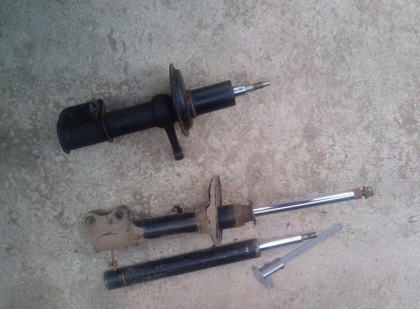 Установка задних стоек на Toyota Caldina