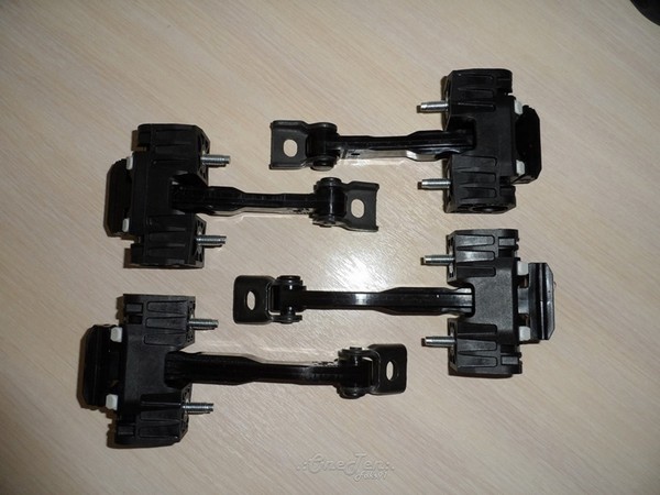 Ограничители хода двери ВАЗ 2110, 2111, 2112