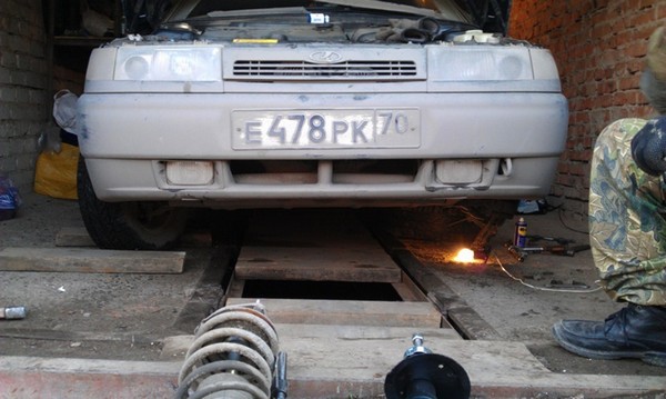 Плановая замена стоек передней подвески ВАЗ 2112