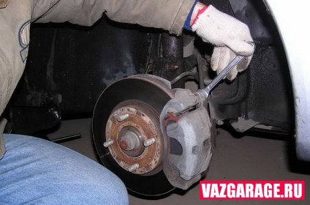 Замена тормозных дисков в Ладе Гранта 