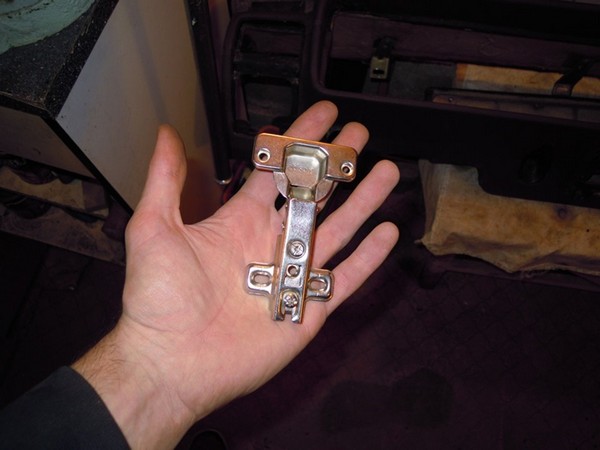 Замена замка бардачка ВАЗ 2107